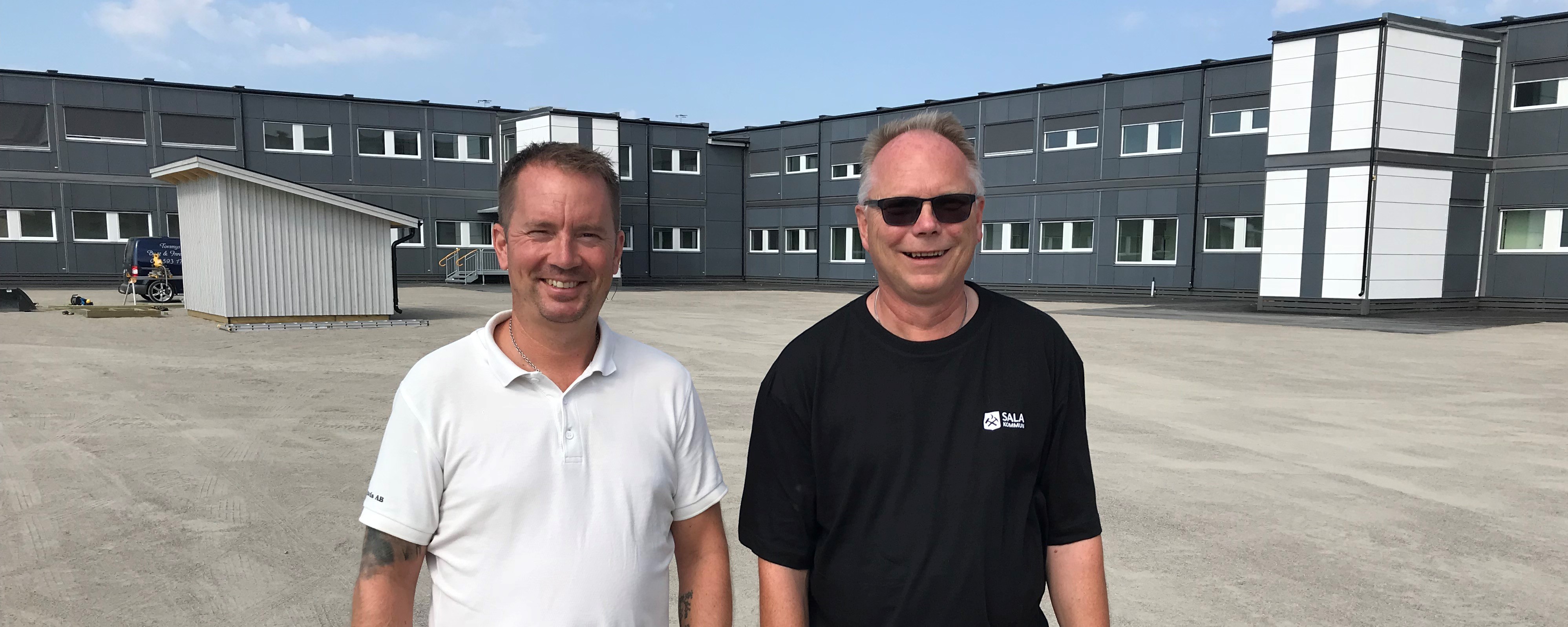 Byggaren Mattias Kvist och Sala kommuns projektledare Hans Andersson har hållit ihop trådarna kring den nya modulskolan.